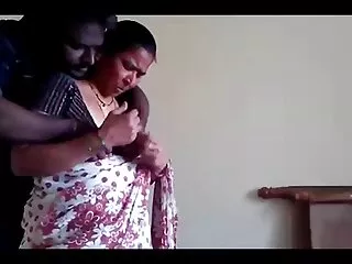 Olgun Piliç Utangaç trimax türkce porno Genç Kadını Baştan Çıkarır... F70
