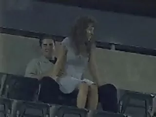 Kavurucu Dillion turkce altyazili porno sinema jizz masanın altına yağdı